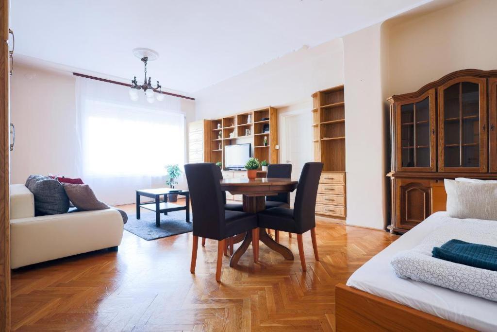 Downtown Vintage Home By Bella Будапеща Екстериор снимка